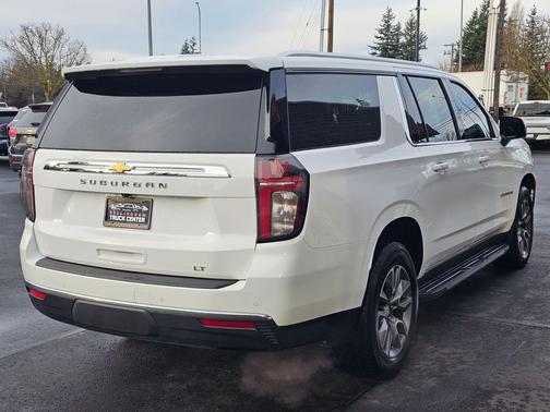 2023 Chevrolet Suburban LT