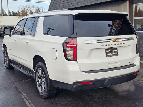 2023 Chevrolet Suburban LT