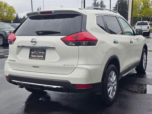 Glacier White 2017 Nissan Rogue SV
