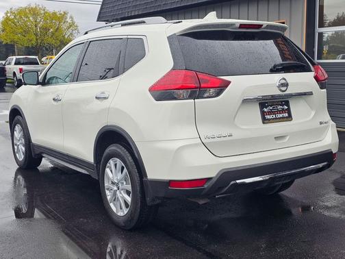 Glacier White 2017 Nissan Rogue SV