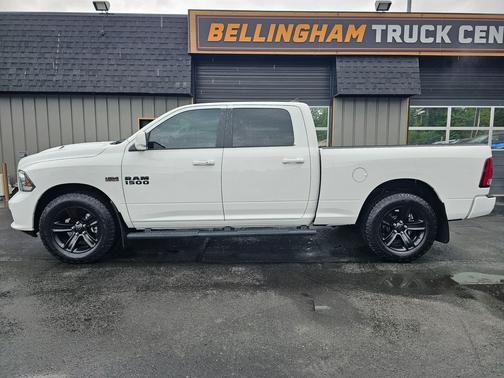Bright White Clear Coat 2018 RAM 1500 Sport