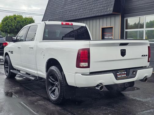 Bright White Clear Coat 2018 RAM 1500 Sport