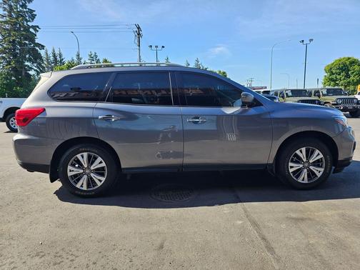 Gun Metallic 2018 Nissan Pathfinder SV