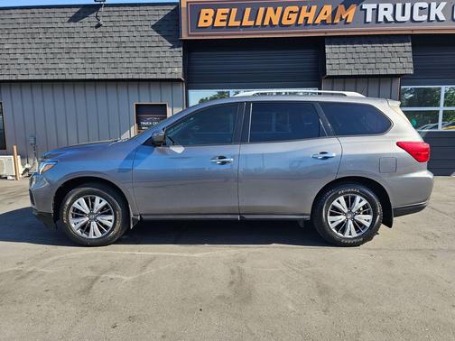Gun Metallic 2018 Nissan Pathfinder SV