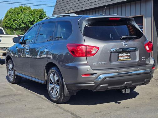Gun Metallic 2018 Nissan Pathfinder SV