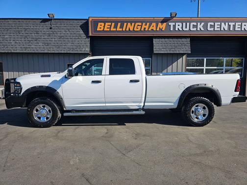 Bright White Clearcoat 2025 RAM 3500 Tradesman Crew Cab 4x4 8' Box
