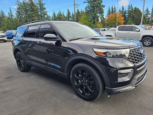Agate Black 2023 Ford Explorer ST-Line