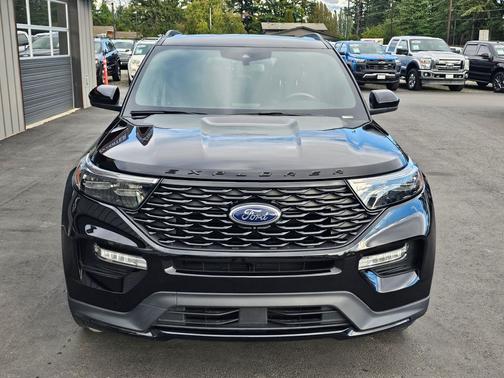 Agate Black 2023 Ford Explorer ST-Line