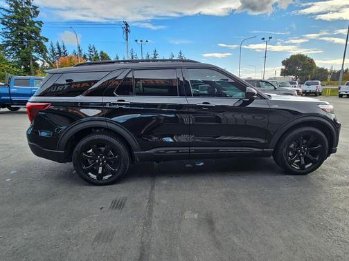 Agate Black 2023 Ford Explorer ST-Line