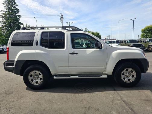 Glacier White 2015 Nissan Xterra X