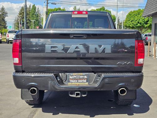 Brilliant Black Crystal Pearl Coat 2018 RAM 1500 Sport