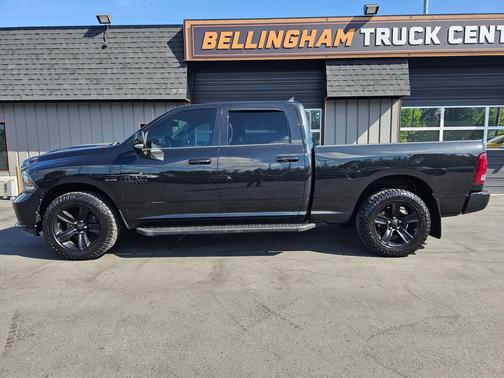 Brilliant Black Crystal Pearl Coat 2018 RAM 1500 Sport
