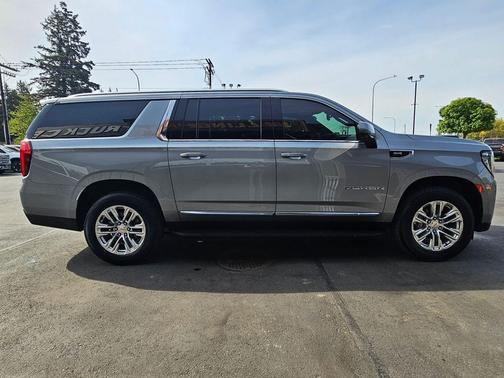 Sterling Metallic 2024 GMC Yukon XL SLT