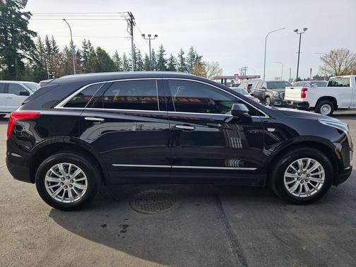 Stellar Black Metallic 2018 Cadillac XT5 Luxury
