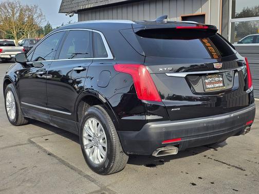 Stellar Black Metallic 2018 Cadillac XT5 Luxury