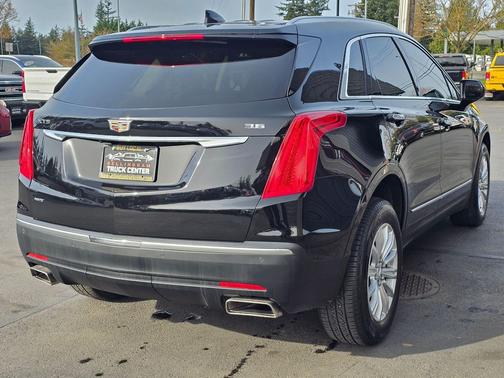 Stellar Black Metallic 2018 Cadillac XT5 Luxury