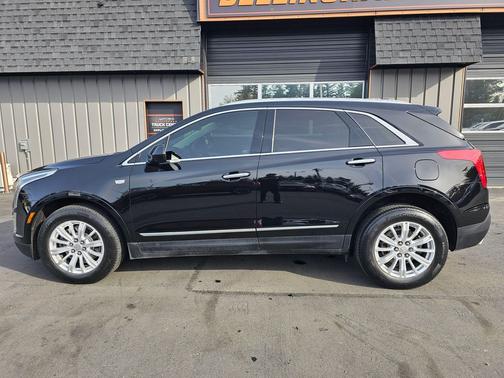 Stellar Black Metallic 2018 Cadillac XT5 Luxury