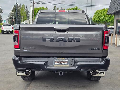 Granite Crystal Metallic Clear Coat/Diamond Black Crystal Pearl 2021 RAM 1500 Rebel
