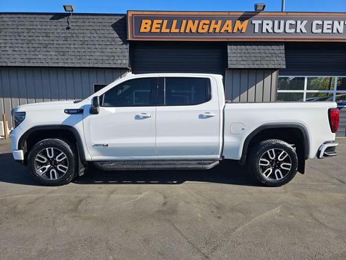 Summit White 2023 GMC Sierra 1500 AT4