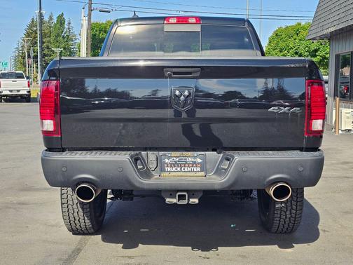 Diamond Black Crystal Pearl Coat 2019 RAM 1500 SLT