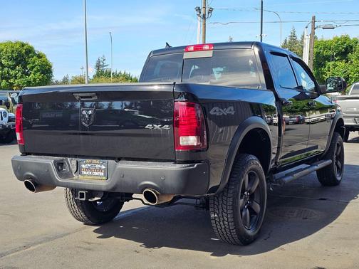 Diamond Black Crystal Pearl Coat 2019 RAM 1500 SLT