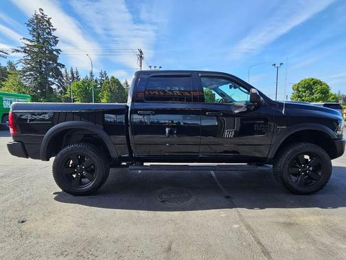 Diamond Black Crystal Pearl Coat 2019 RAM 1500 SLT