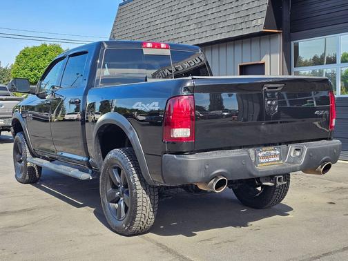 Diamond Black Crystal Pearl Coat 2019 RAM 1500 SLT