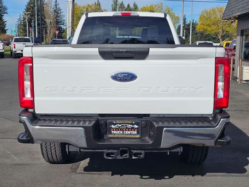 Oxford White 2023 Ford F-350 XLT