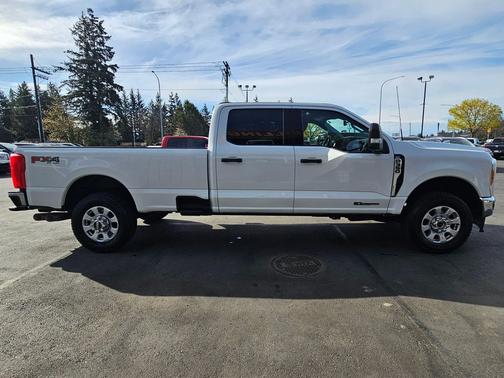 Oxford White 2023 Ford F-350 XLT