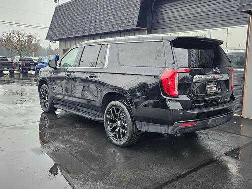2023 GMC Yukon XL SLE