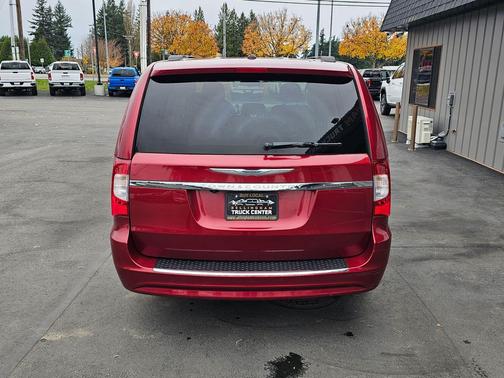 2016 Chrysler Town & Country Touring