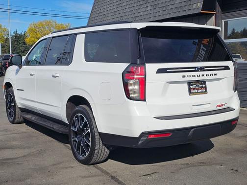 2024 Chevrolet Suburban RST