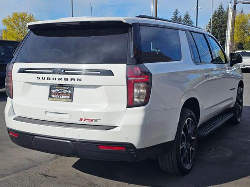 2024 Chevrolet Suburban RST