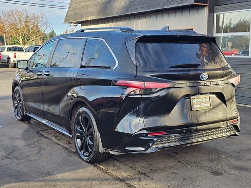 2022 Toyota Sienna XSE 7 Passenger