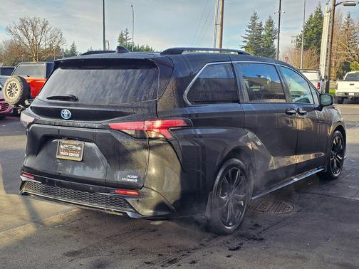 2022 Toyota Sienna XSE 7 Passenger