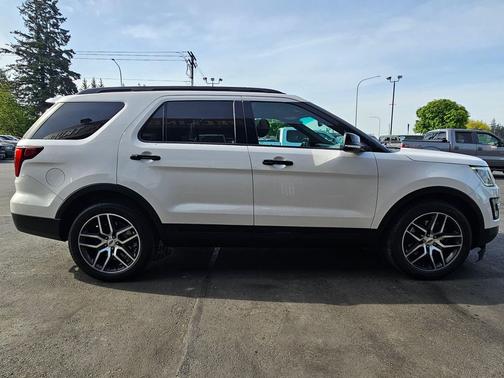 White Platinum Metallic Tri-Coat 2017 Ford Explorer sport