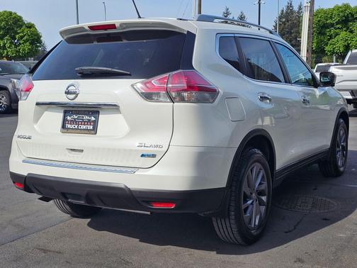 Pearl White 2015 Nissan Rogue SL