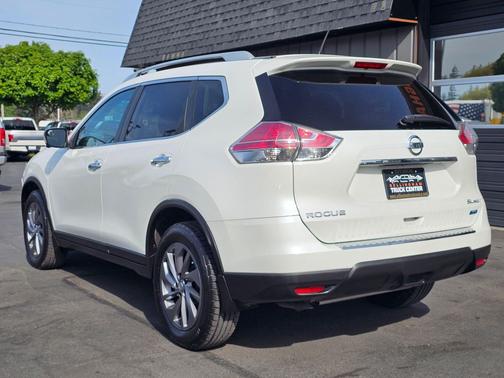 Pearl White 2015 Nissan Rogue SL