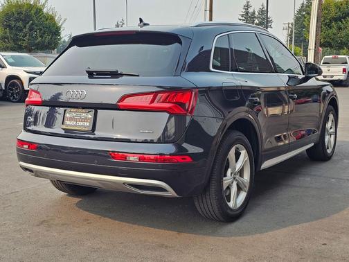 Moonlight Blue Metallic 2020 Audi Q5 45 Titanium Premium