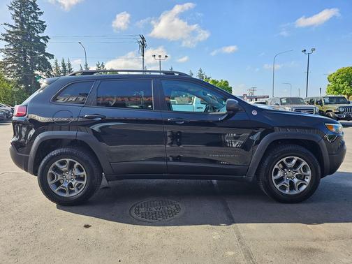 Diamond Black Crystal Pearl Coat 2020 Jeep Cherokee Trailhawk
