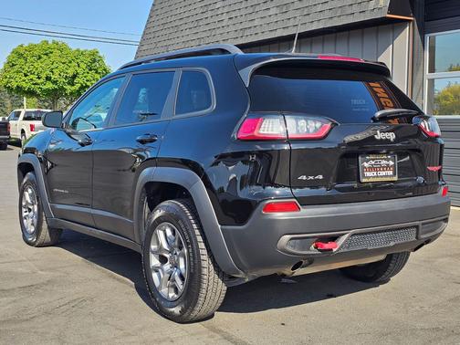 Diamond Black Crystal Pearl Coat 2020 Jeep Cherokee Trailhawk