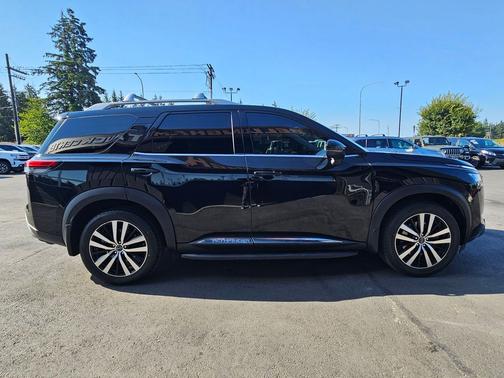 Super Black 2023 Nissan Pathfinder Platinum 4WD