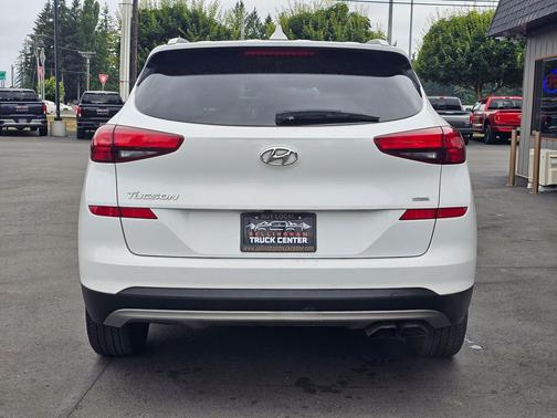 Dazzling White 2019 Hyundai TUCSON SE