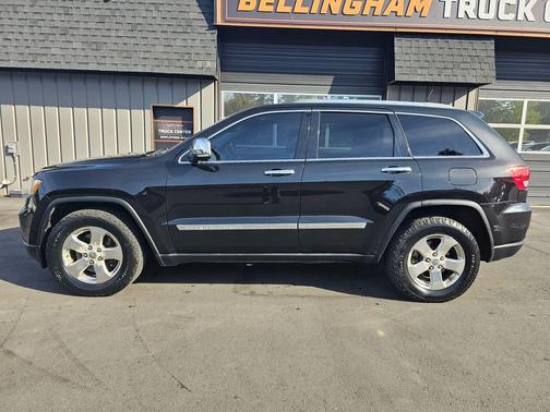 Brilliant Black Crystal Pearlcoat 2011 Jeep Grand Cherokee Limited