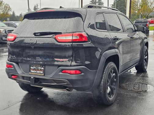 Brilliant Black Crystal Pearl Coat 2016 Jeep Cherokee Trailhawk