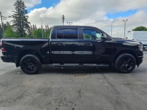 Diamond Black Crystal Pearlcoat 2022 RAM 1500 Sport