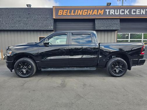Diamond Black Crystal Pearlcoat 2022 RAM 1500 Sport
