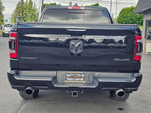 Diamond Black Crystal Pearlcoat 2022 RAM 1500 Sport