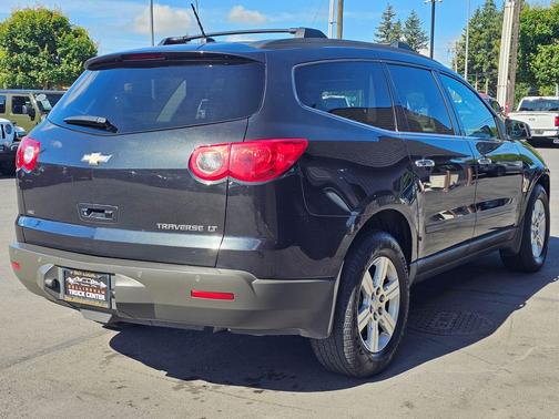 Black Granite Metallic 2011 Chevrolet Traverse 2LT
