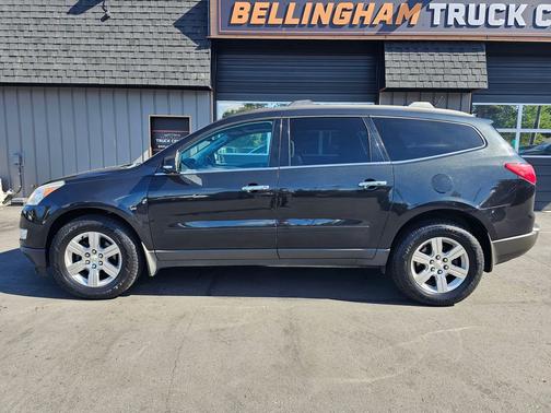 Black Granite Metallic 2011 Chevrolet Traverse 2LT